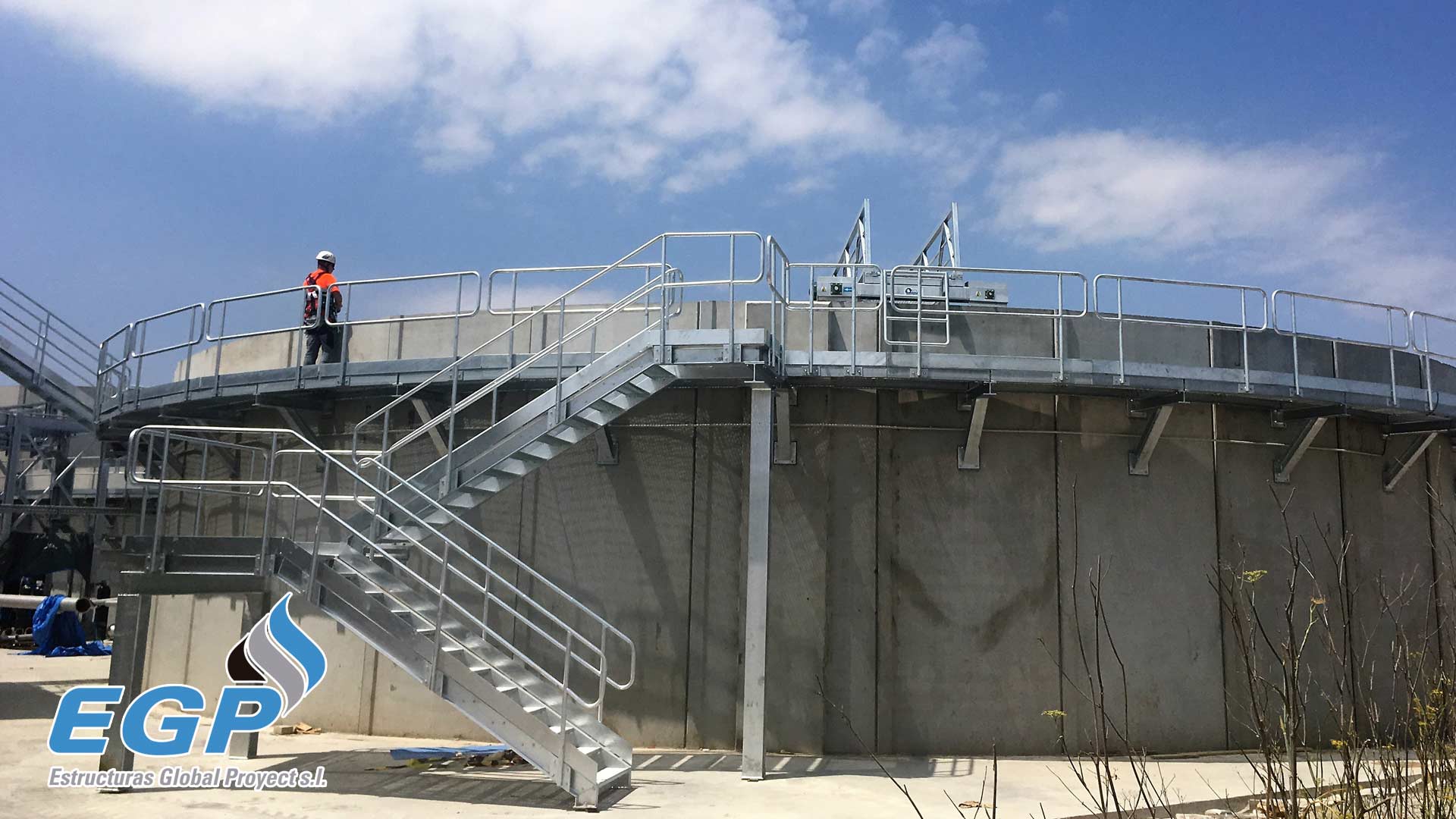 Pasarelas y escaleras para decantadores