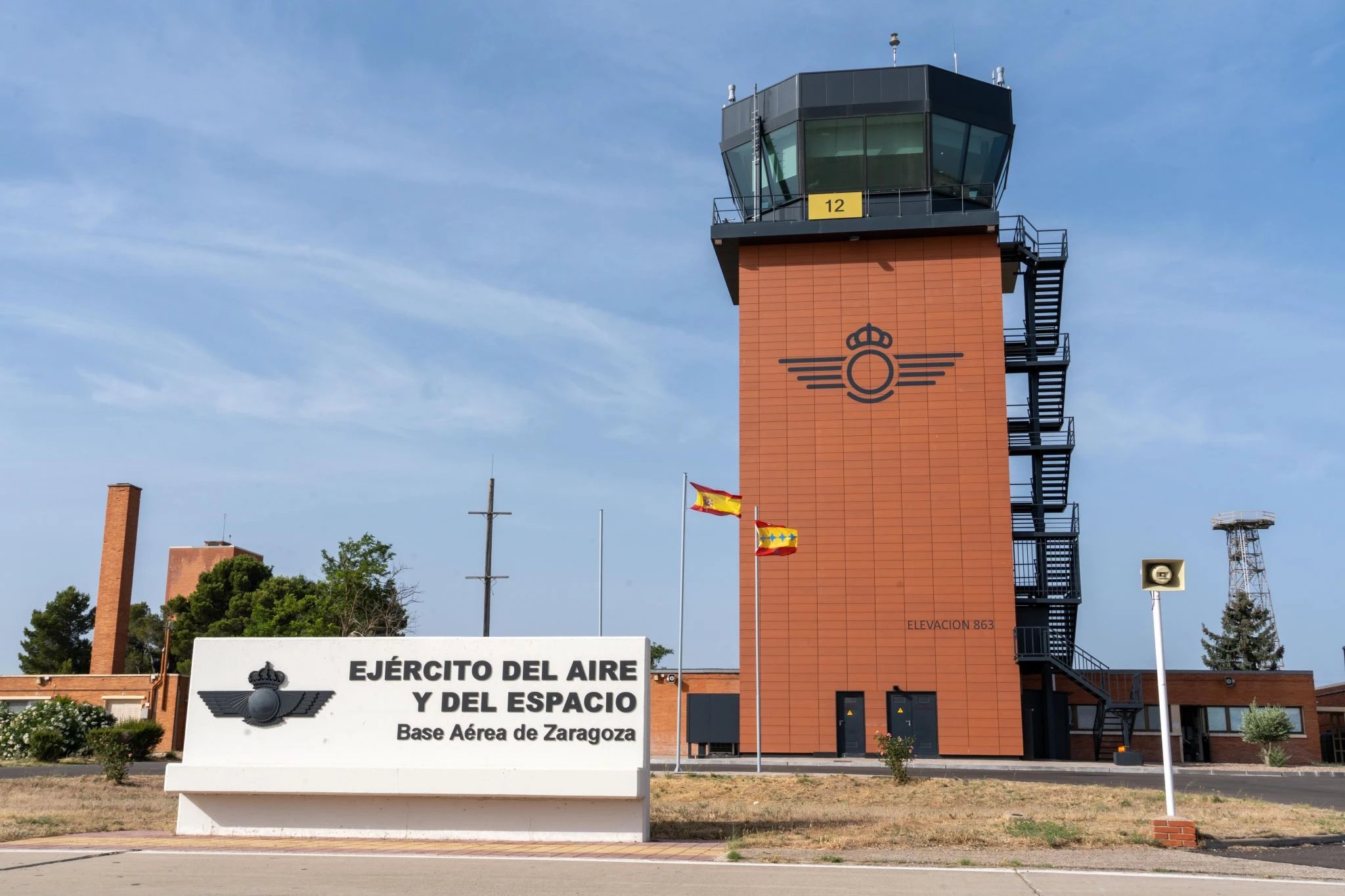 Torre de Control y Estructura Metálica · Aeropuerto de Zaragoza